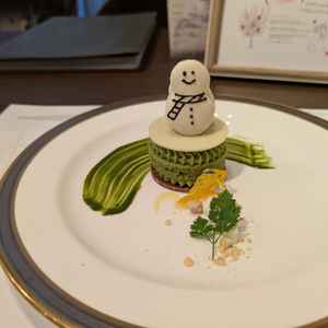 試食のデザート（抹茶のお菓子で、マカロンもおいしかった）