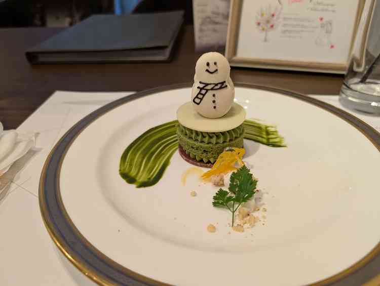 試食のデザート（抹茶のお菓子で、マカロンもおいしかった）