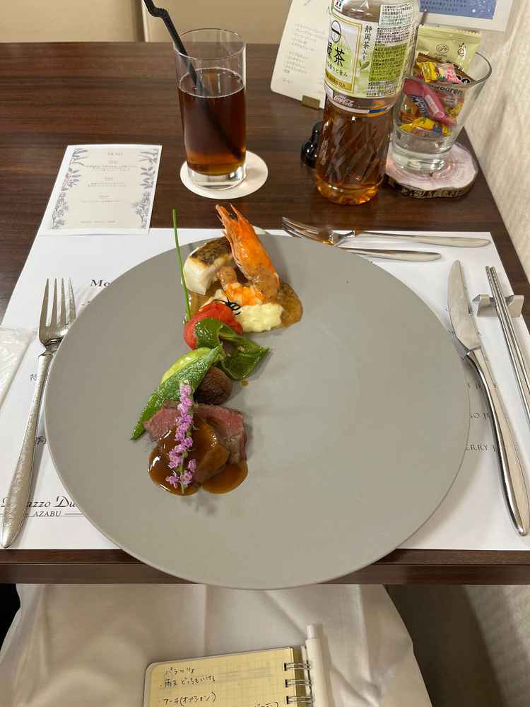 お料理は見た目も豪華で、味もとても美味しかった。ゲストにもぜひ食べてほしいと思った。