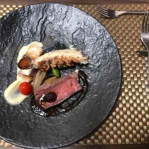 国産牛ロースとオマール海老を試食しました。味付けに癖がなく、万人受けすると思います。