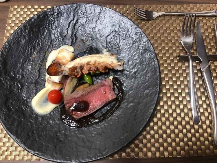 国産牛ロースとオマール海老を試食しました。味付けに癖がなく、万人受けすると思います。