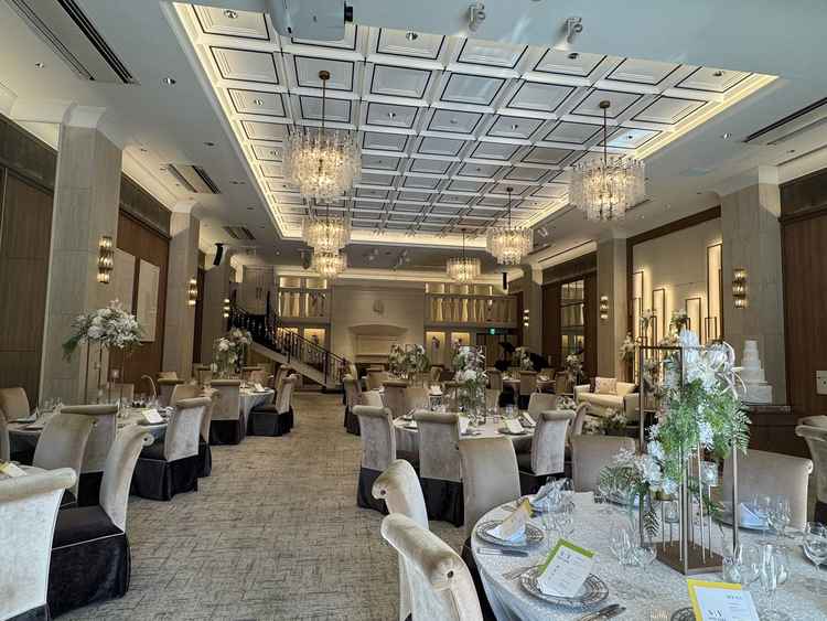 天井高がとても高い披露宴会場でとても気に入りました。