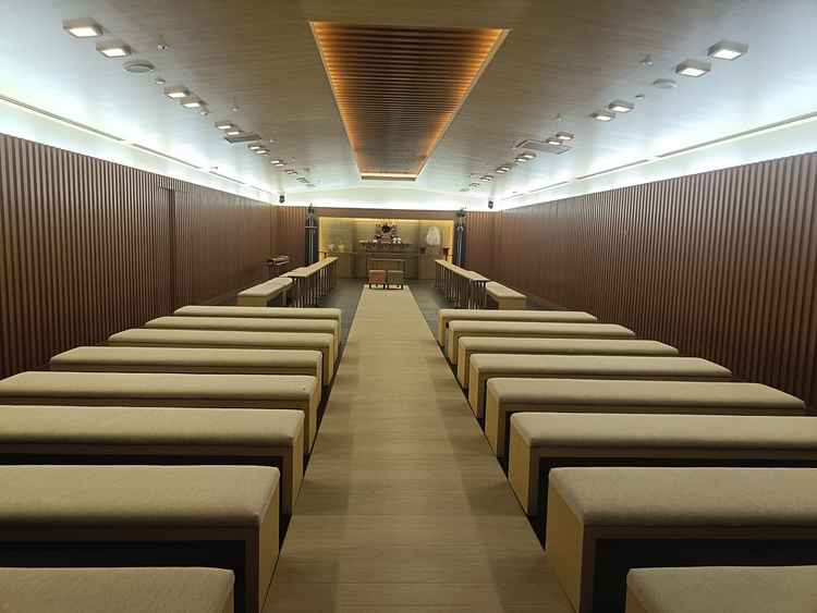 和装の神前式も行うことができる落ち着いた会場があり、琴の生演奏が行われることも魅力的だった。