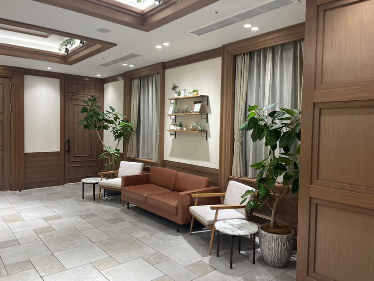 披露宴会場の前の場所で、シンプルでナチュラルな印象です。