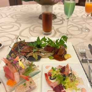 コースを試食させていただき、当日和洋を選べるとても魅力あるコース内容でした。