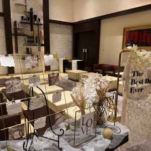 受付などをする部屋。装飾もこのまま使ってもいいそう。