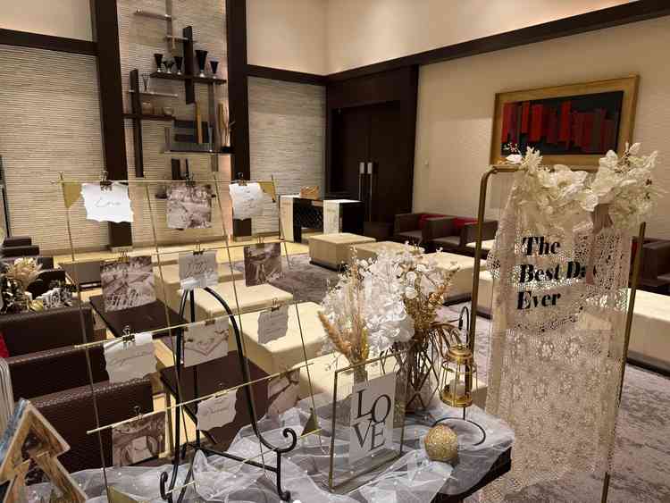 受付などをする部屋。装飾もこのまま使ってもいいそう。