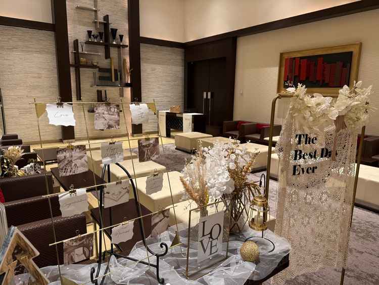 受付などをする部屋。装飾もこのまま使ってもいいそう。