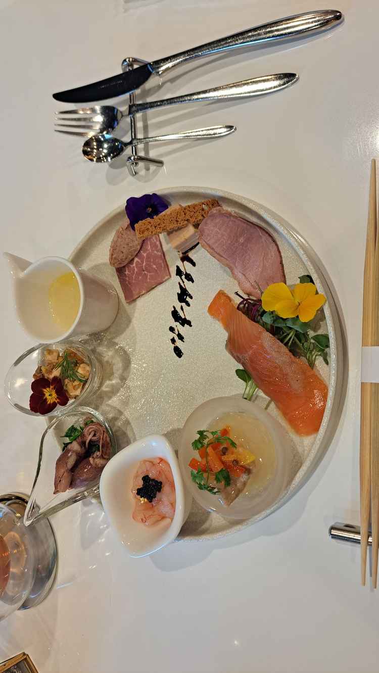 ひとつひとつにこだわりの詰まった前菜プレート！