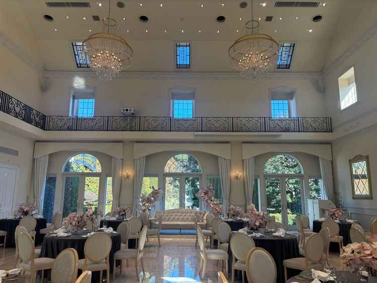 1番大きな披露宴会場。天井が高く、広々とした印象です。