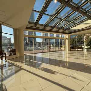 ヴィラ:挙式後ブーケトス等実施場所。全天候型。他の式場にはないスペースでとても魅力的でした