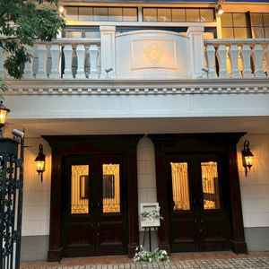 外観。緑も多く、自然と一体化した外観。一棟全て貸切で結婚式が出来る。