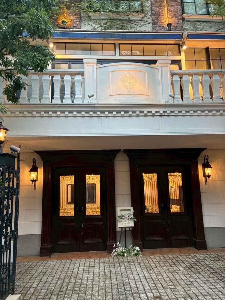 外観。緑も多く、自然と一体化した外観。一棟全て貸切で結婚式が出来る。