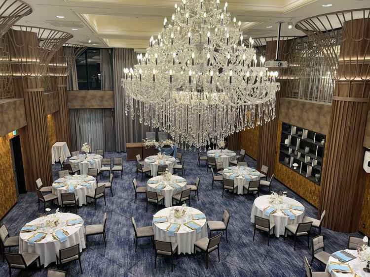 新しく出来た会場はホテルウェディングのような高級感がありました。