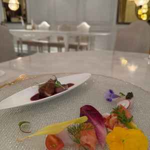 試食した料理。試食用にワンプレートになっています。素材の味が活かされていて美味しかったです。