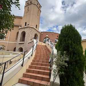 チャペルへ向かう階段。