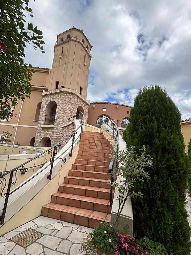 チャペルへ向かう階段。