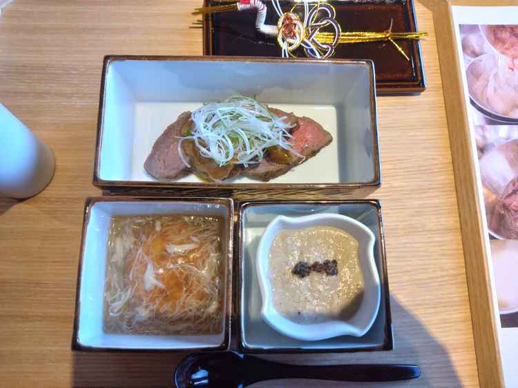 だしや味噌など日本らしさを感じることができる料理で、幅広い年代に喜ばれそうだった。