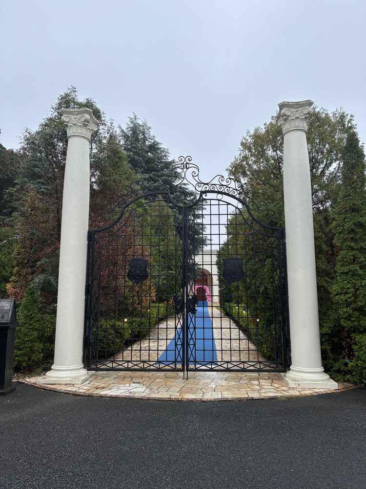 入り口。ゲストがここを通ってロビーまで行くことを想像すると、非日常に入り込めると感じました。