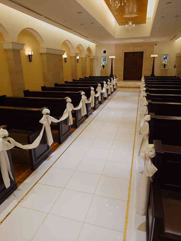 チャペル2つ目の後方です