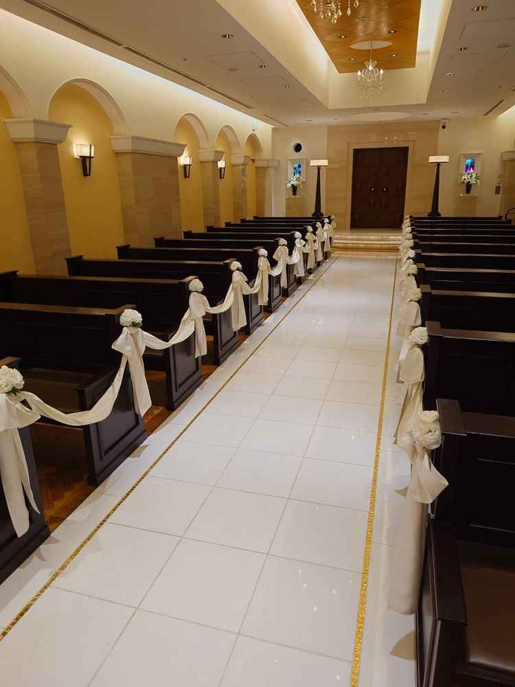 チャペル2つ目の後方です