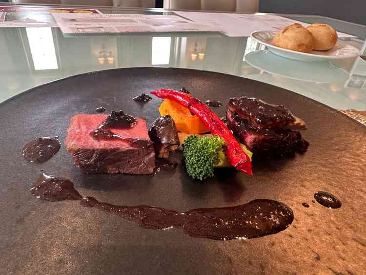 試食は肉料理のみですが、2種類のお肉を食べたので当日の料理のランクもイメージしやすくなると感じた。