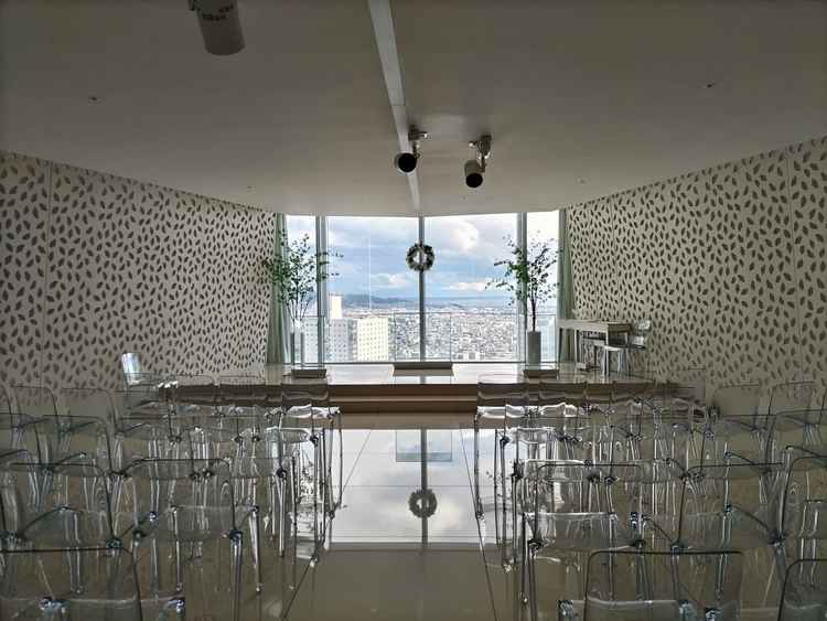 最上階のチャペル。景色がきれいで、椅子の移動も可能。