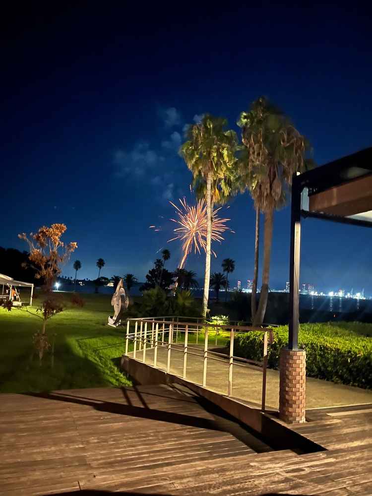 式場の説明の合間に花火が上がってました