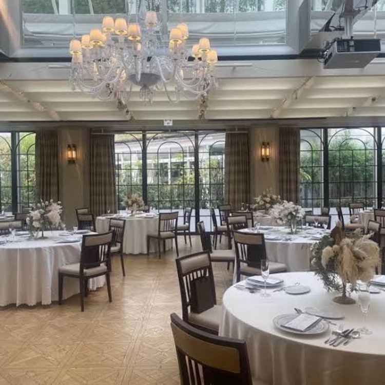 披露宴会場2ヶ所ございました。こちらの方が自分たちのイメージに違いと感じました。