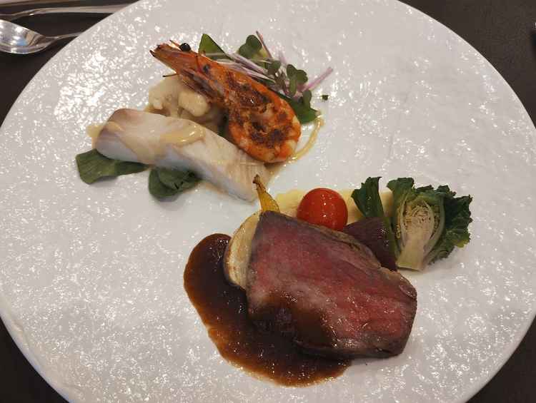 メイン、牛肉と白身魚