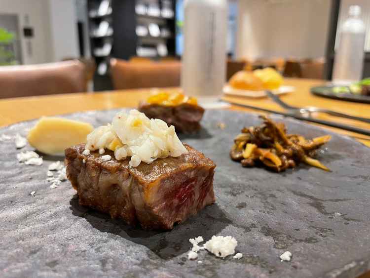 メインお肉の試食です。食べ比べさせていただきました。