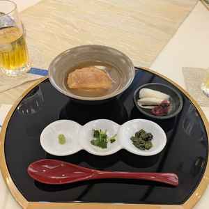 基本のコース料理の締めの、鯛茶漬けです。なかなか珍しいコースになっていて美味しかったです。