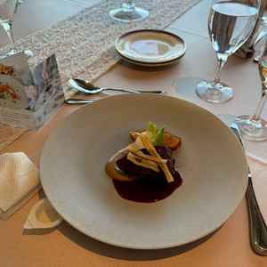 試食したコースの内の1つ、メインの肉料理