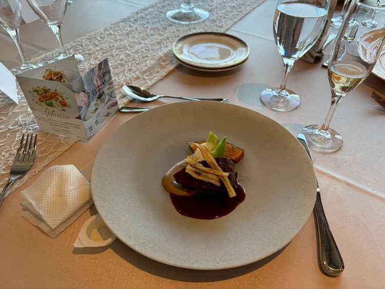 試食したコースの内の1つ、メインの肉料理