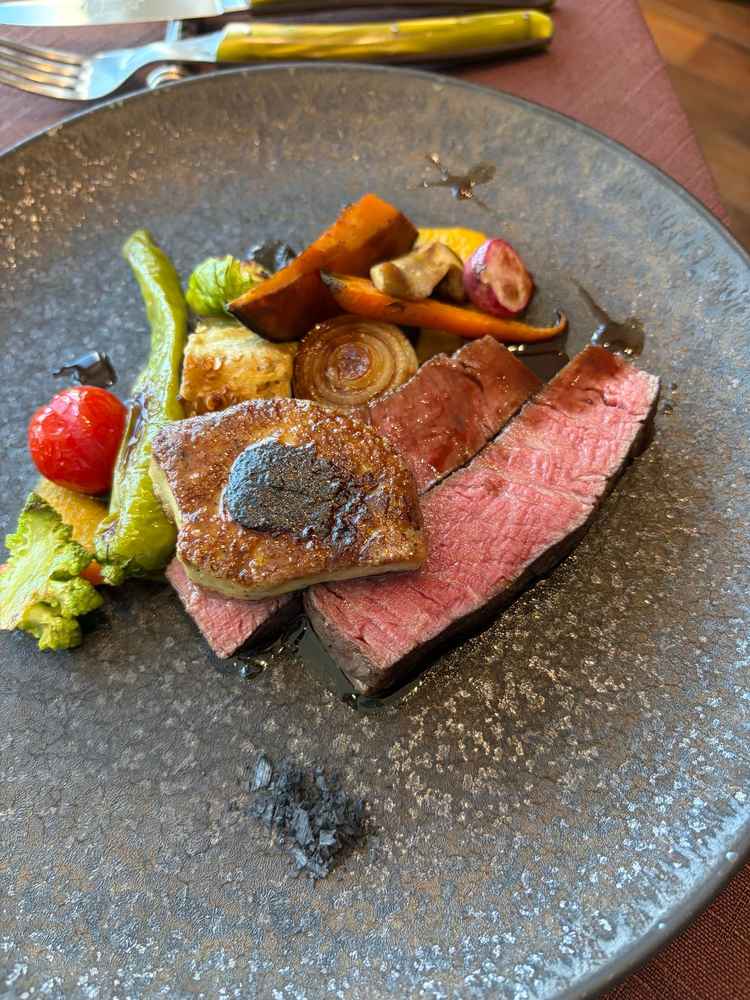 メイン料理の試食。お肉の柔らかさに驚きました。美味しかったです。