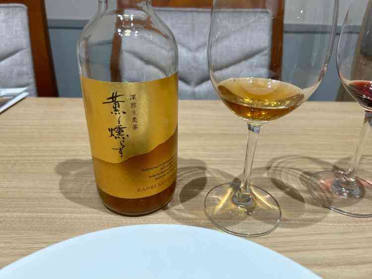 食事で料理とのペアリングお茶がありました。ユニークで面白く、アルコールが苦手なゲストに大変良いです。