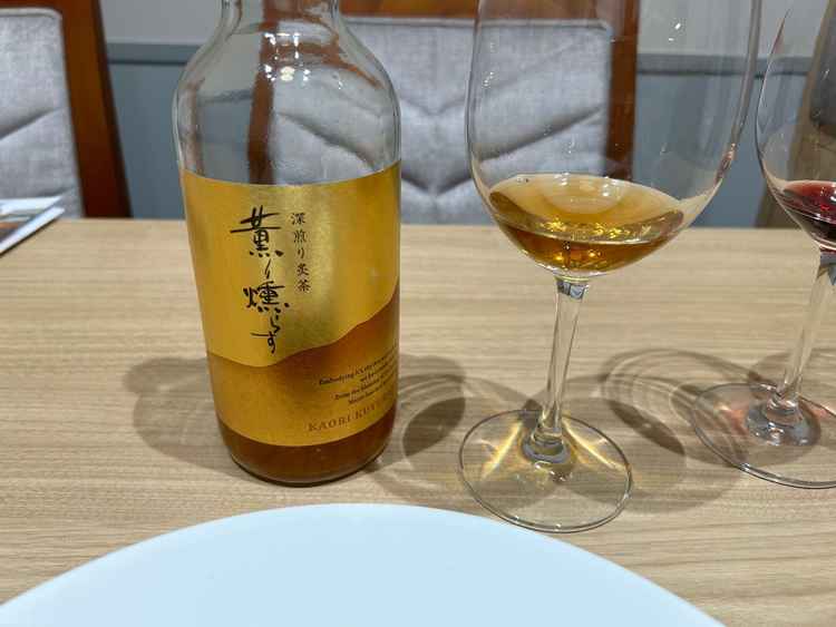 食事で料理とのペアリングお茶がありました。ユニークで面白く、アルコールが苦手なゲストに大変良いです。