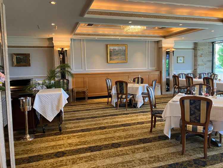 披露宴会場は洋風な感じです