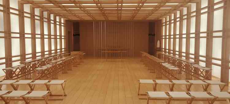 ホテル内に神殿もありました。とてもシンプルで洋装での写真にも合いそうです。