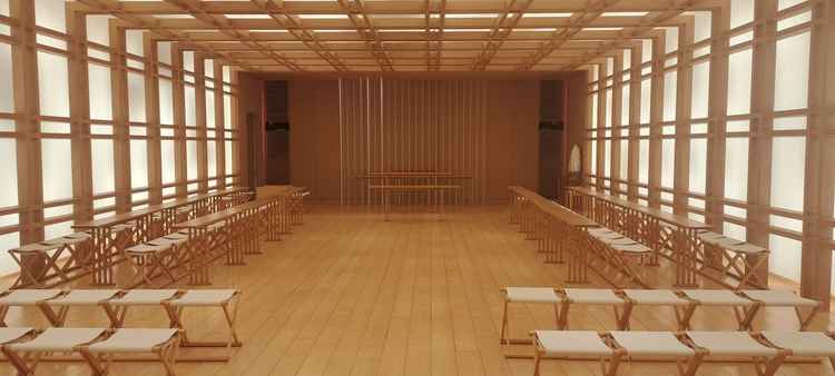 ホテル内に神殿もありました。とてもシンプルで洋装での写真にも合いそうです。