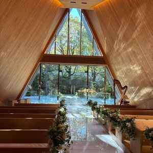チャペルは、木目調で落ち着いた雰囲気と、少しカジュアルな感じがとても良かった。