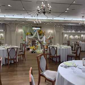 披露宴会場です。ゲストとの距離が近くあたたかい雰囲気でした！