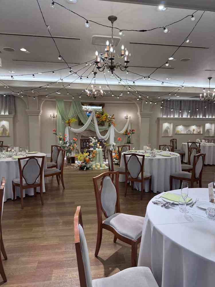 披露宴会場です。ゲストとの距離が近くあたたかい雰囲気でした！