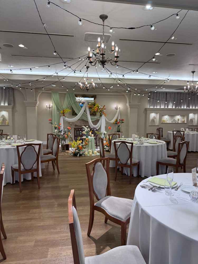 披露宴会場です。ゲストとの距離が近くあたたかい雰囲気でした！