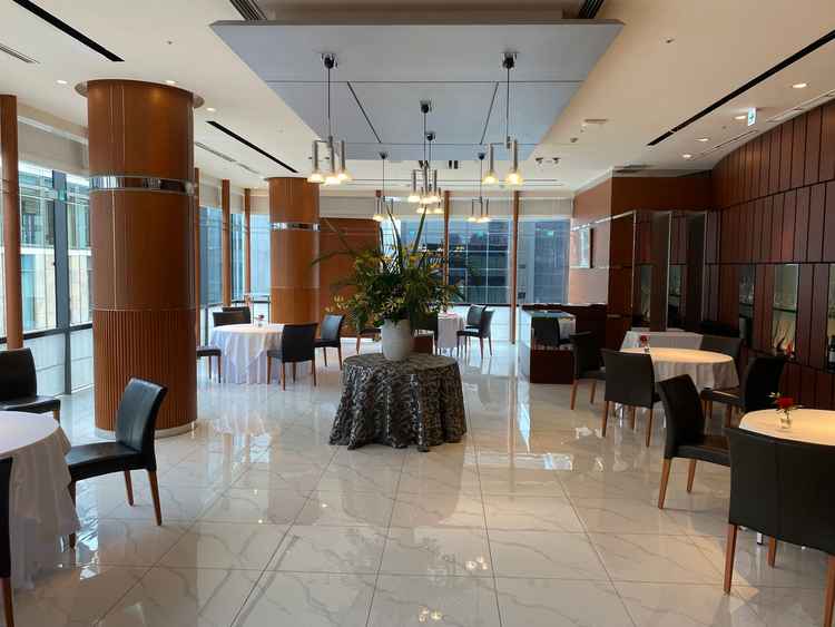 式場になるレストランは正面にカルティエやブルガリのビルが見え、ここでしか観られない銀座の風景でした。