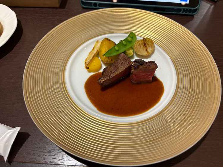 試食のワンプレート(牛ヒレのお肉)