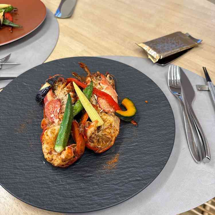 試食で食べたエビの料理です。