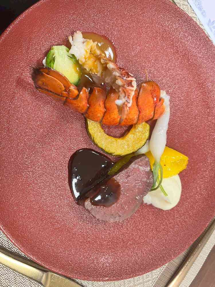 試食のオマール海老とフィレ肉