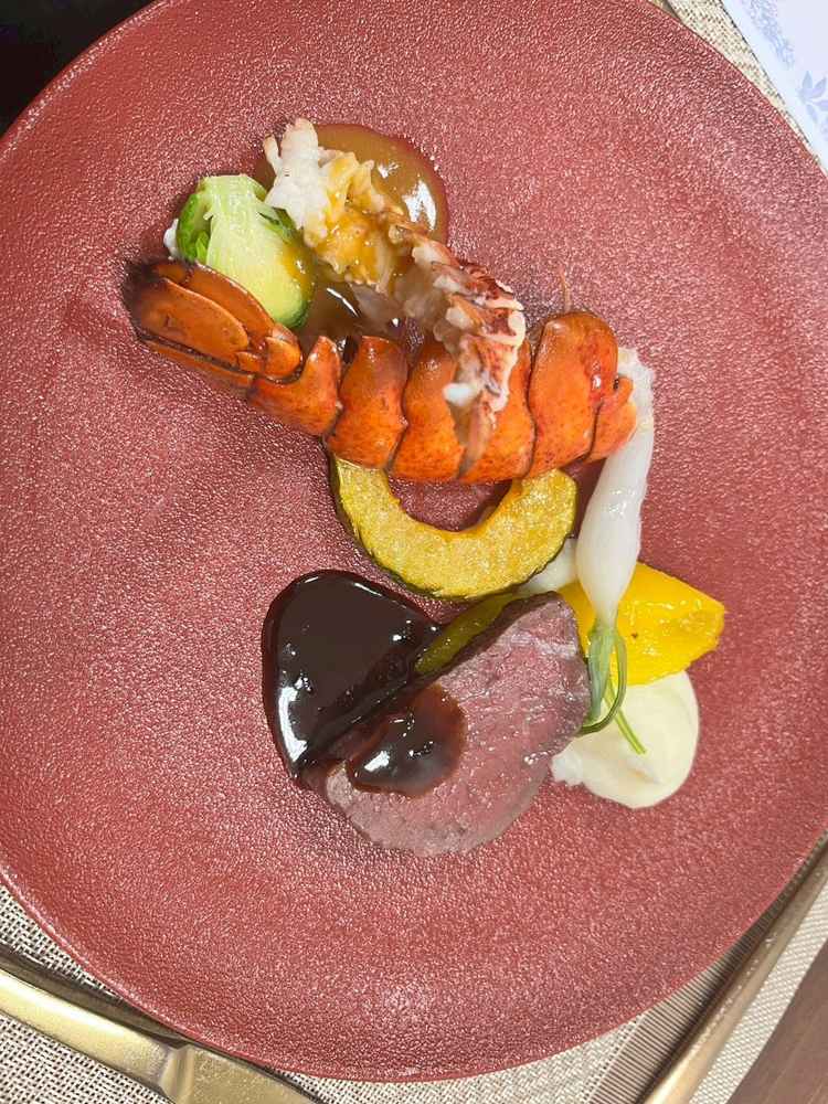 試食のオマール海老とフィレ肉