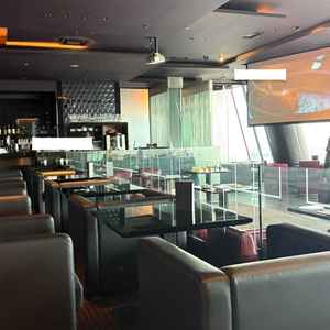 眺めも良くゆったりしたソファやドリンクサービスもあり、ゲストへの配慮が感じられました。